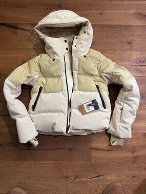The North Face Cream & Beige Quilted Puffer Coat